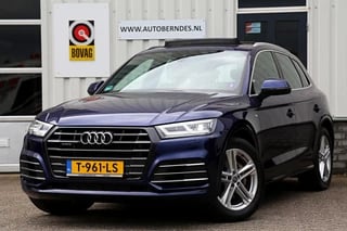 Audi Q5 55 TFSI e 367PK Plug in S-Line Quattro Competition*Perfect Audi Onderh.*BTW*1ste Eig!*Luchtvering/Panodak/Head-Up/Elek. Trekhaak/Keyless Entry+Go/S-Line Sportstoelen/Stoelverw./LED/DAB/19 inch LM*