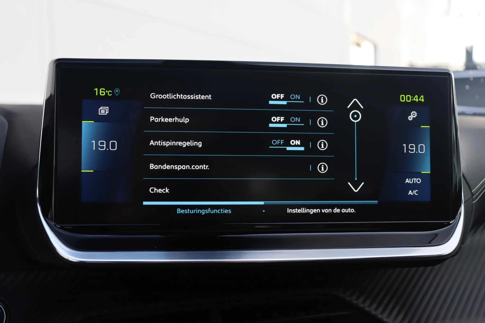 Hoofdafbeelding Peugeot e-2008