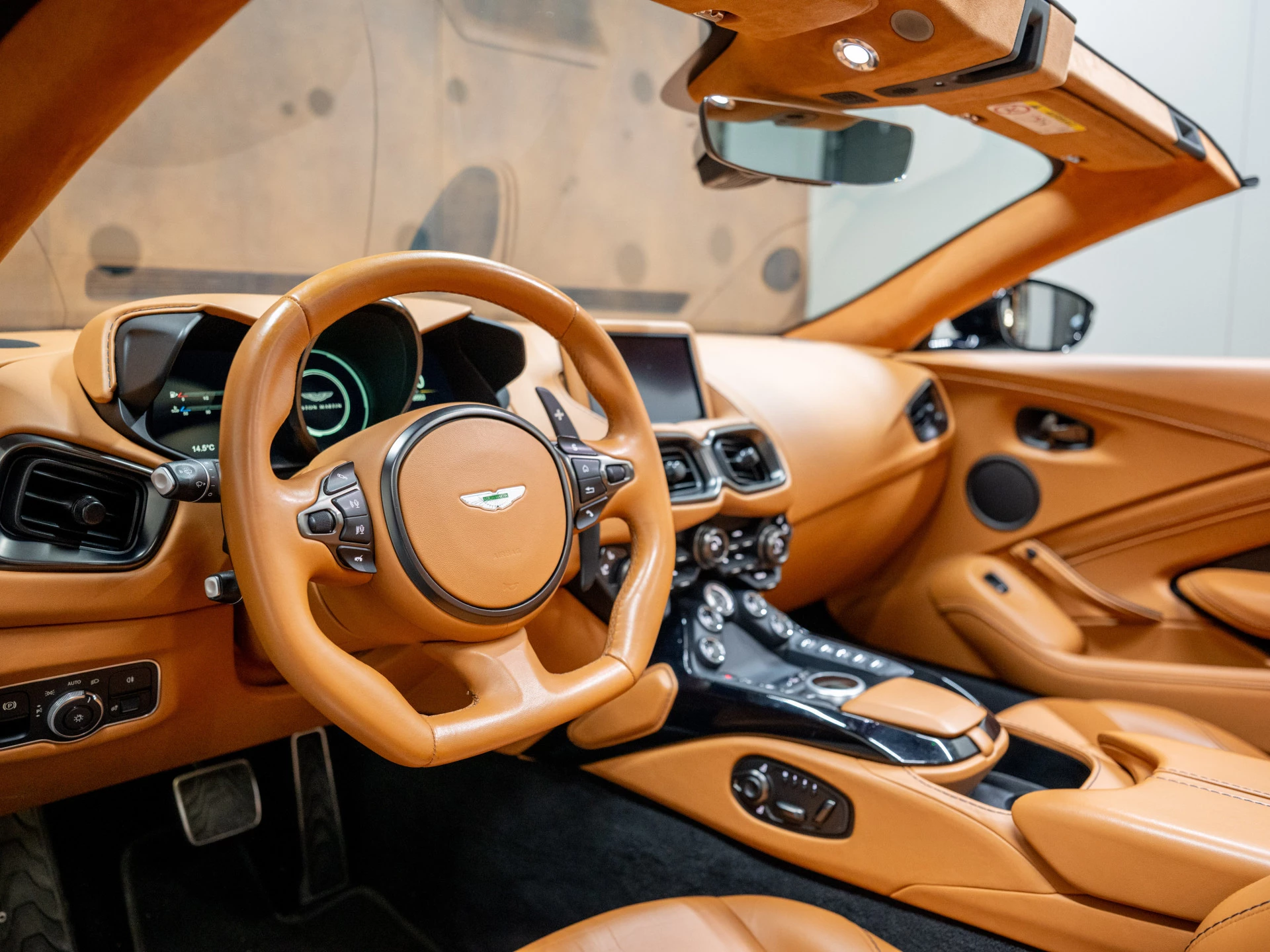 Hoofdafbeelding Aston Martin V8 Vantage