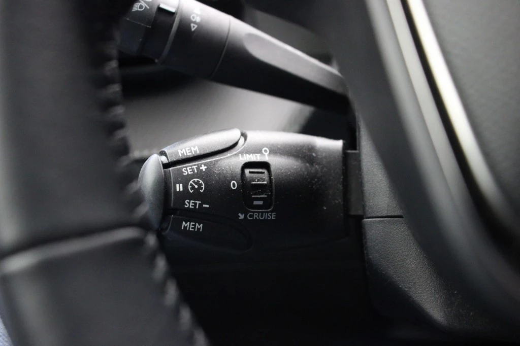 Hoofdafbeelding Peugeot e-208