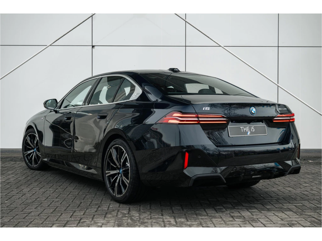 Hoofdafbeelding BMW i5