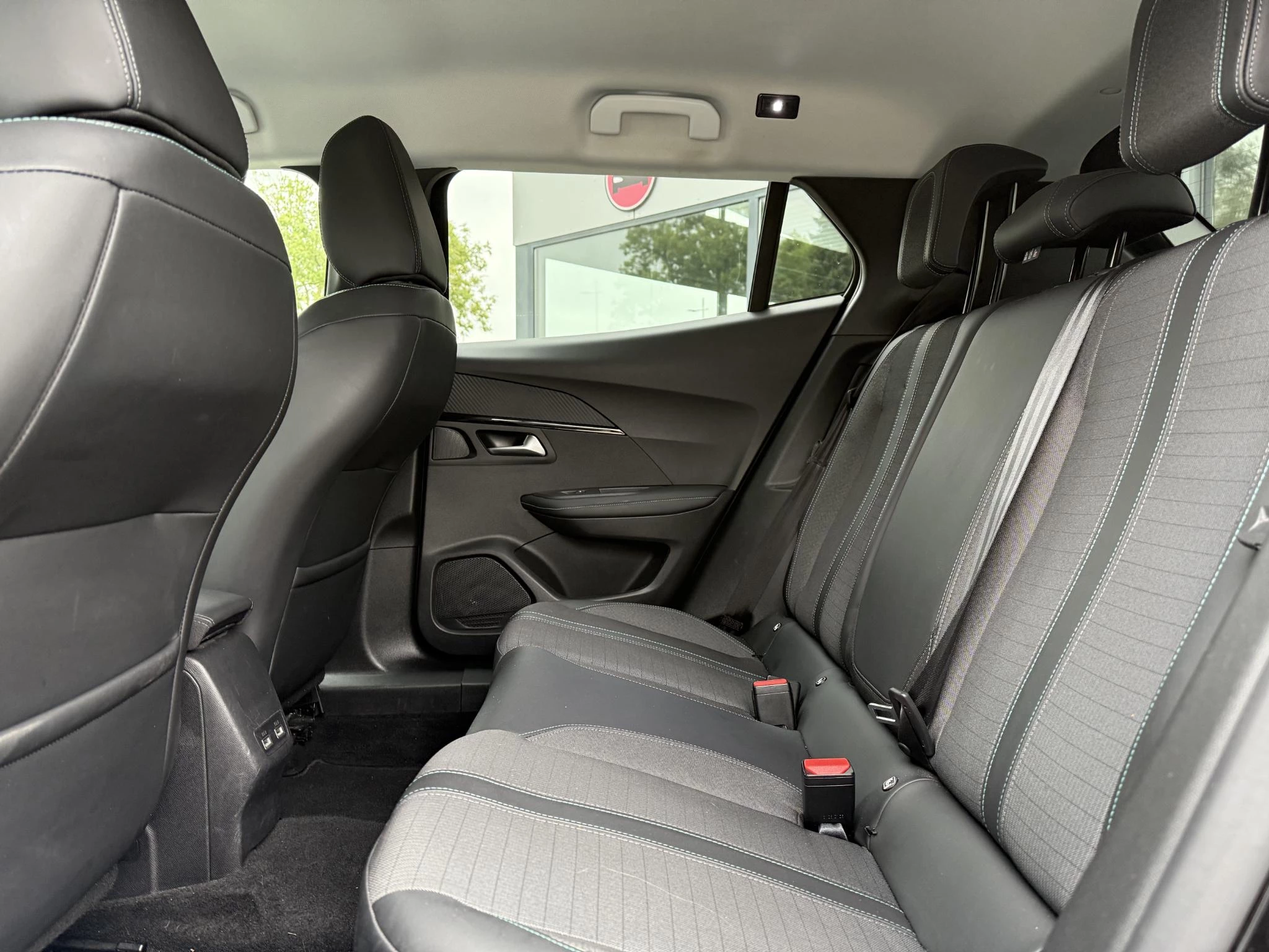 Hoofdafbeelding Peugeot e-2008