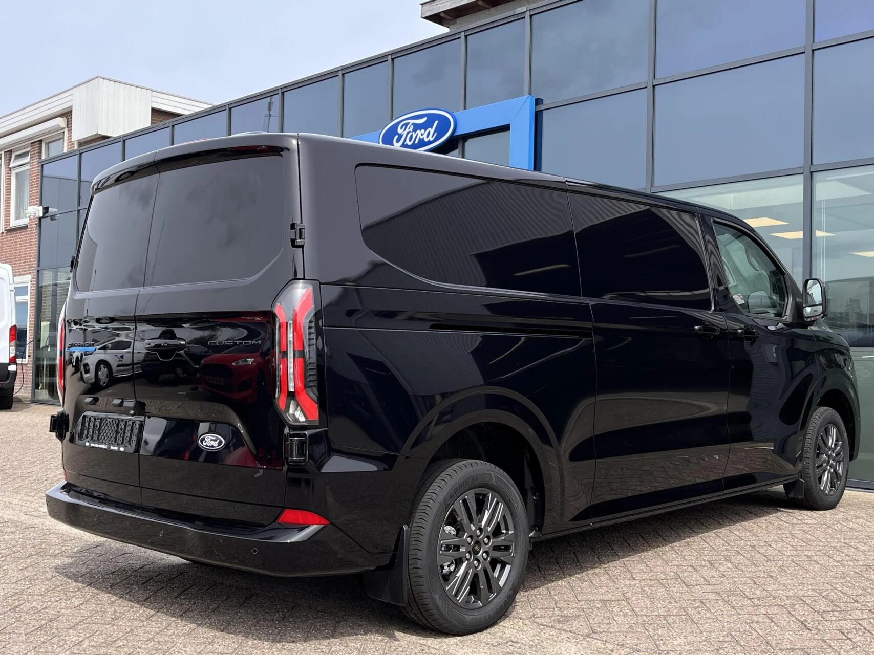 Hoofdafbeelding Ford E-Transit Custom