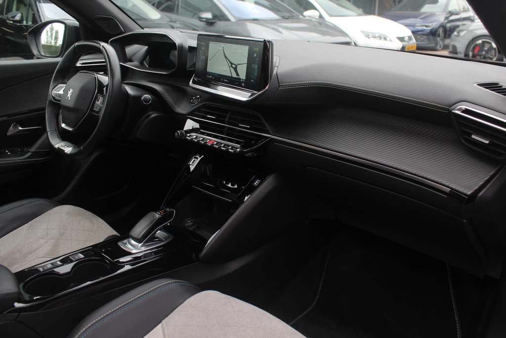 Hoofdafbeelding Peugeot e-2008