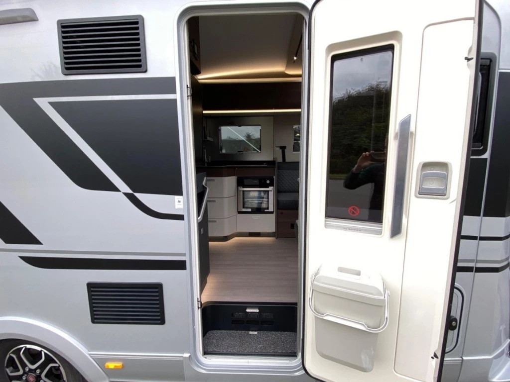 Hoofdafbeelding Adria Coral Supreme 670 Dc Queensbed E&p L
