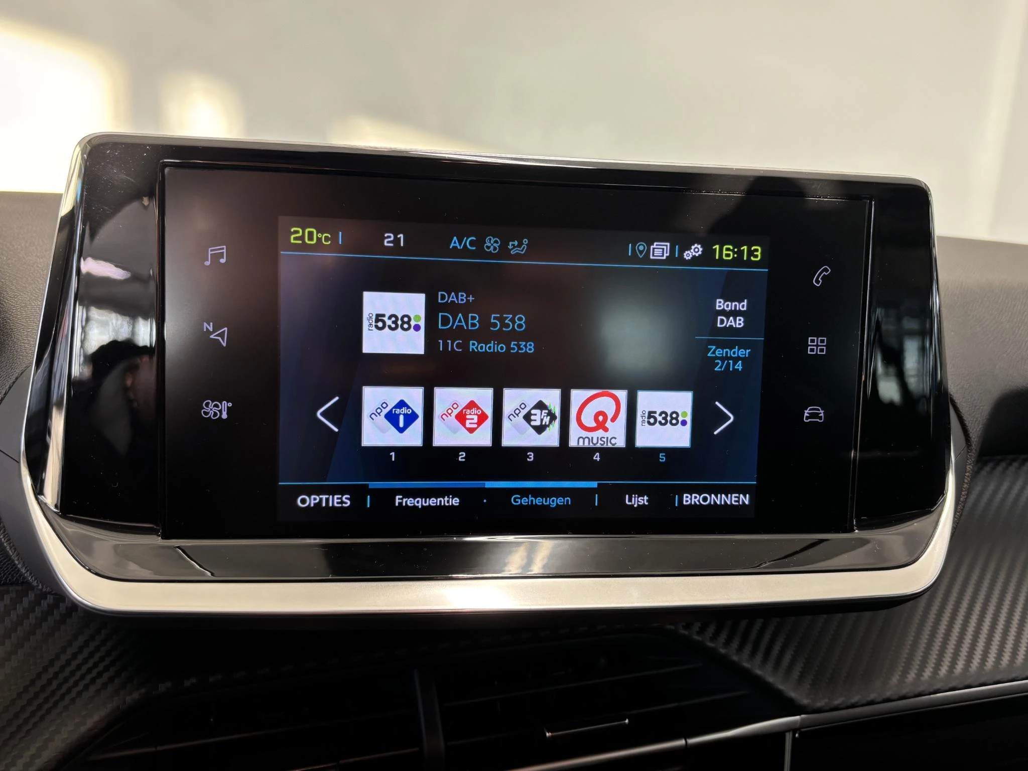 Hoofdafbeelding Peugeot e-208