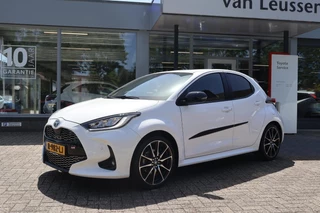 Toyota Yaris 1.5 HYBRID GR-SPORT NL-AUTO 1E EIG. DODEHOEK DETECTIE KEYLESS LED STOELVERW. DAB LED CLIMA LM-VELGEN