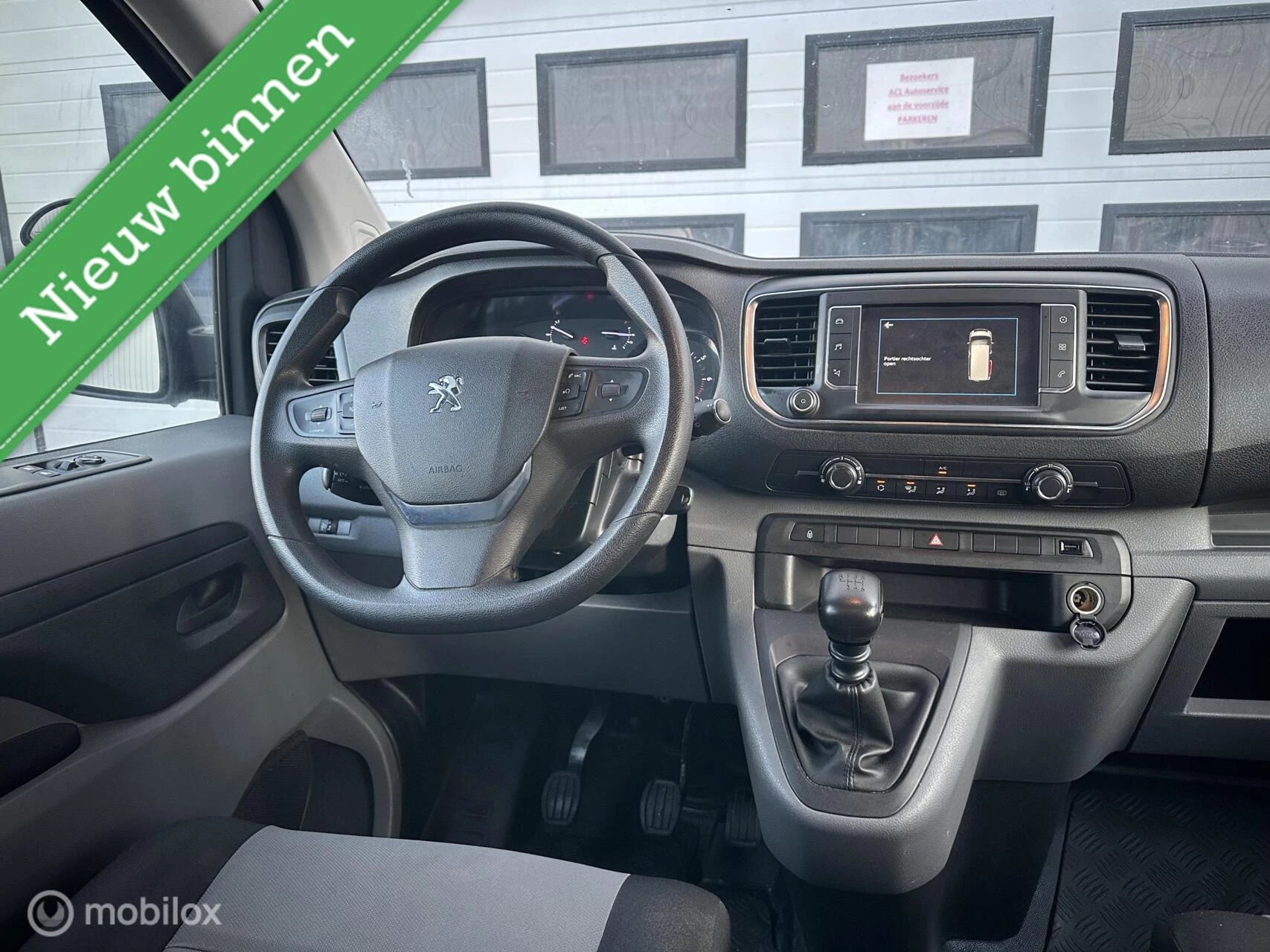 Hoofdafbeelding Peugeot Traveller