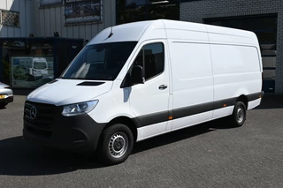 Hoofdafbeelding Mercedes-Benz Sprinter Mercedes-Benz Sprinter 317 CDI L3H2 RWD 3500 kg Trekhaak, MBUX navigatie en camera, Brake assyst, Etc.