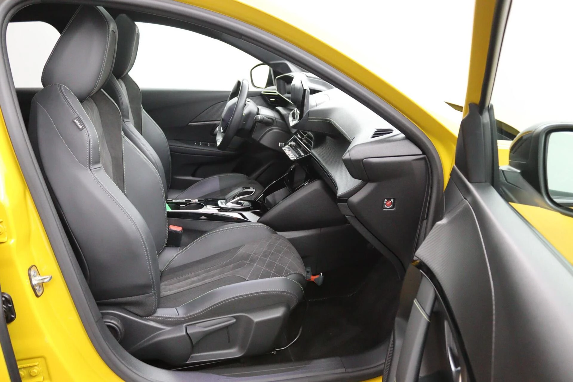 Hoofdafbeelding Peugeot e-208