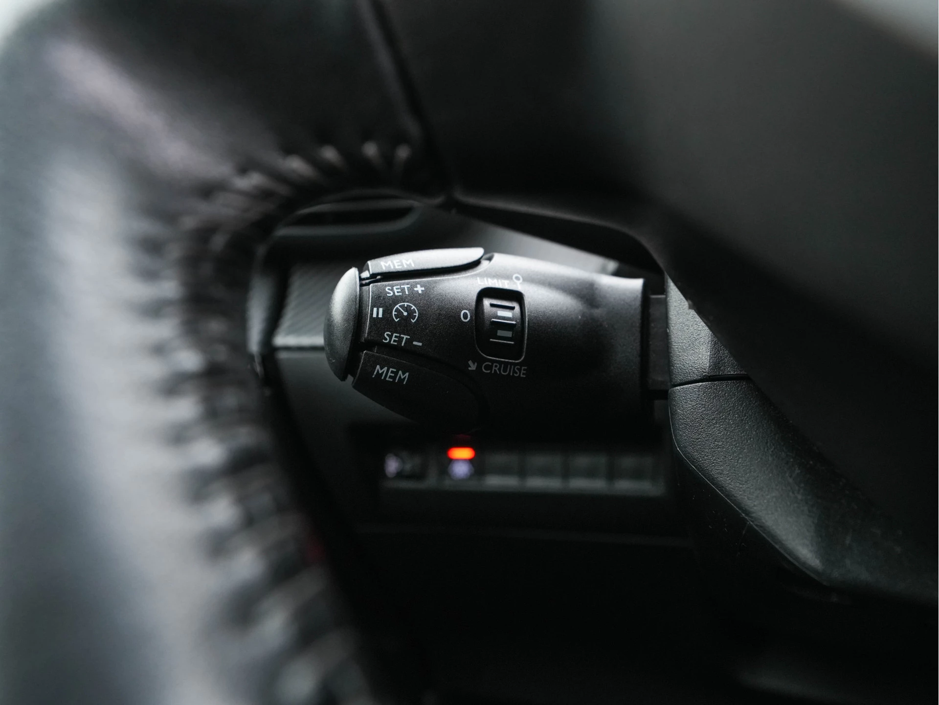 Hoofdafbeelding Peugeot e-2008