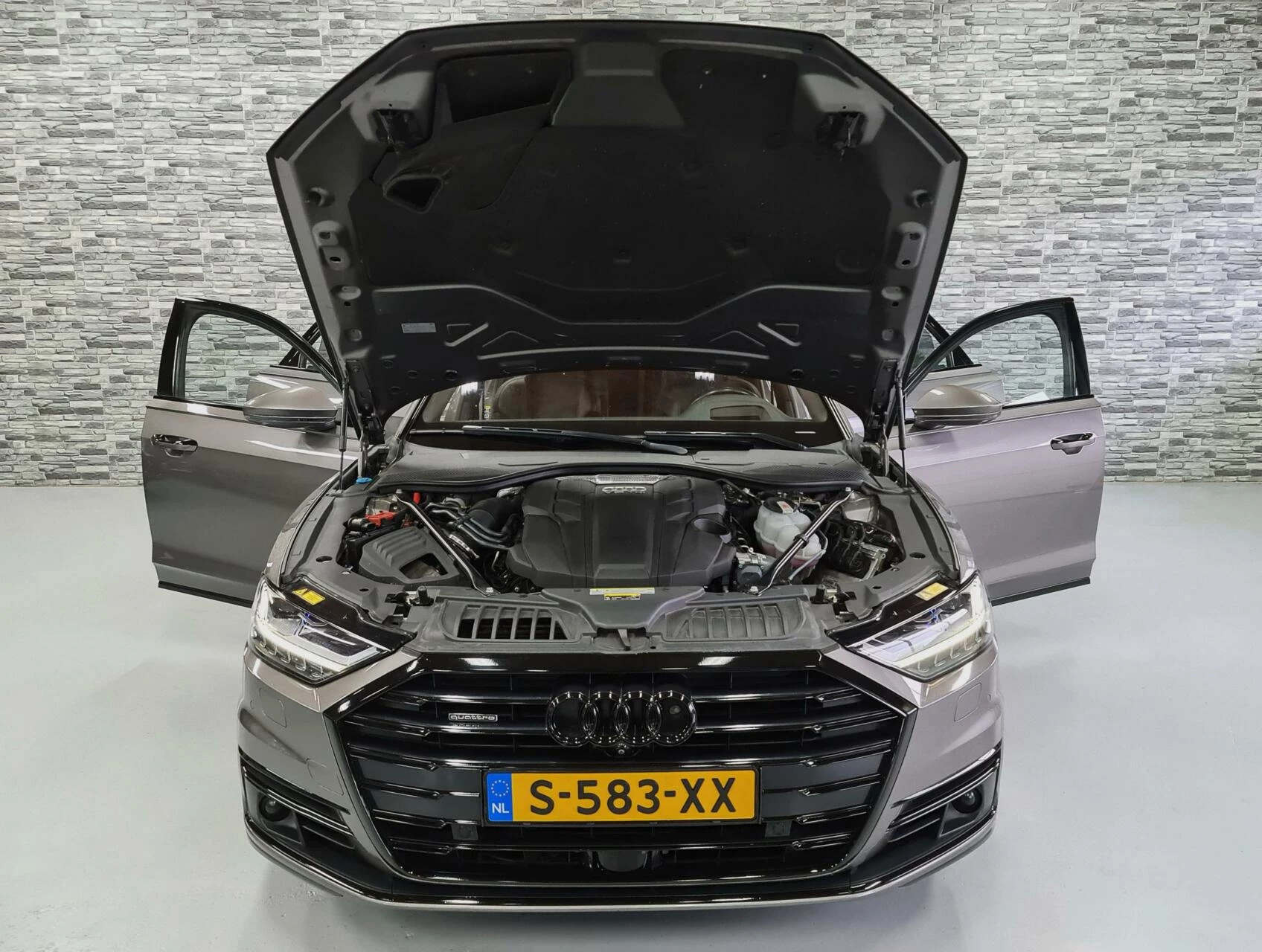 Hoofdafbeelding Audi A8