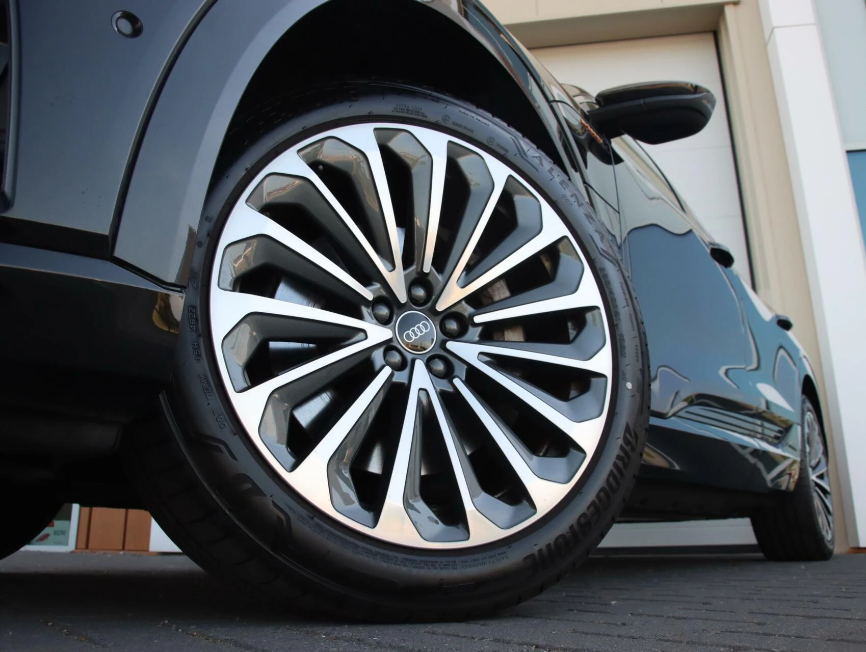 Hoofdafbeelding Audi e-tron