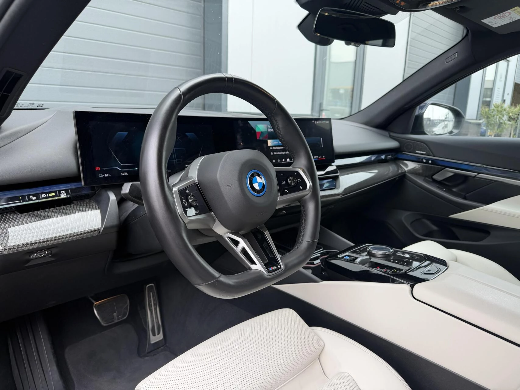 Hoofdafbeelding BMW i5