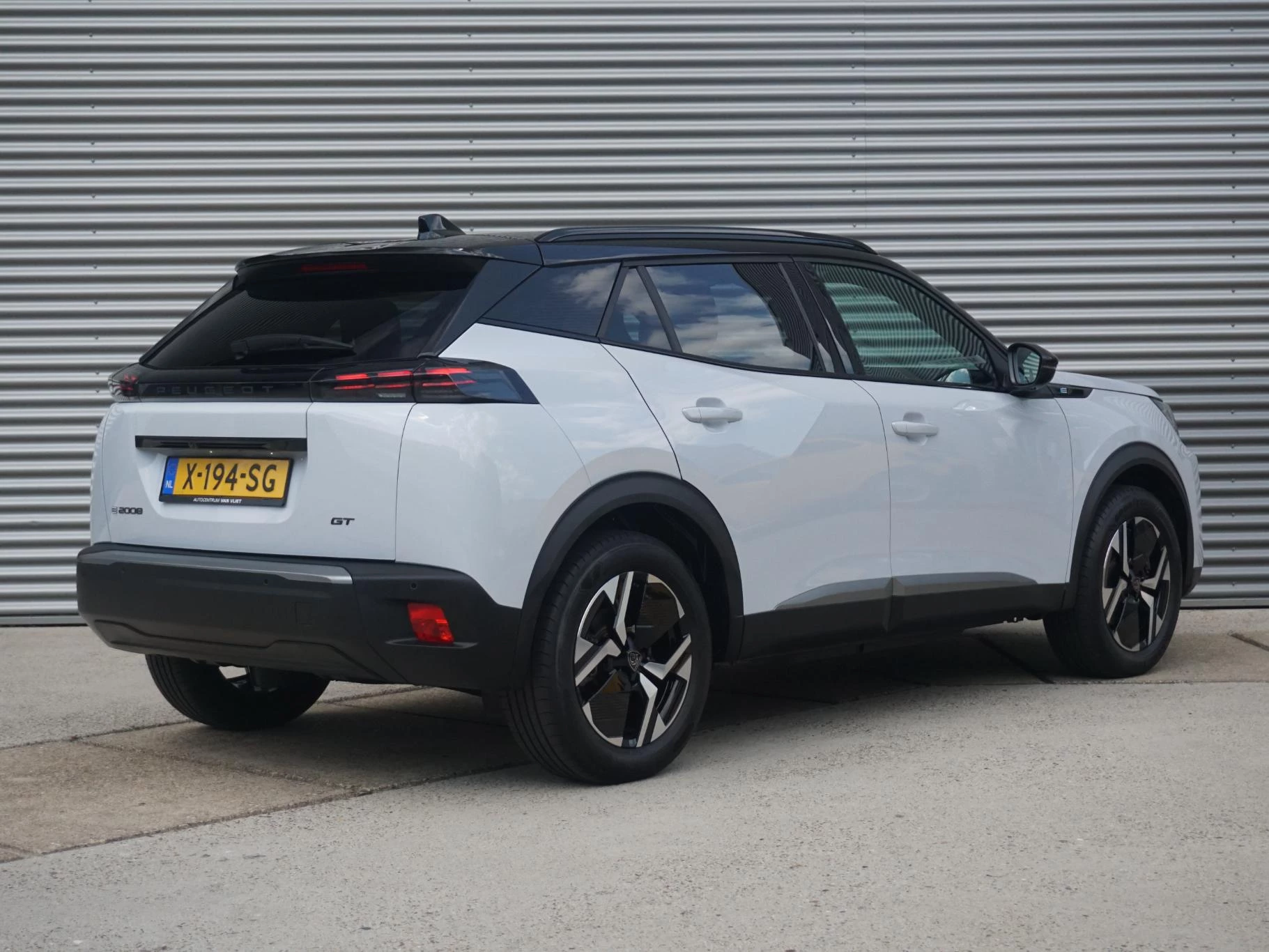 Hoofdafbeelding Peugeot e-2008