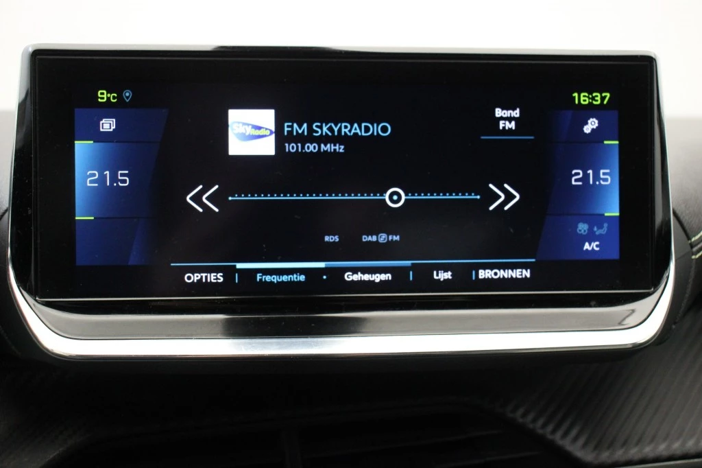 Hoofdafbeelding Peugeot e-2008