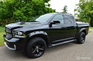 Dodge Ram BLACK Widebody 1500 5.7 V8 Quad Cab 6'4 LPG / BTW