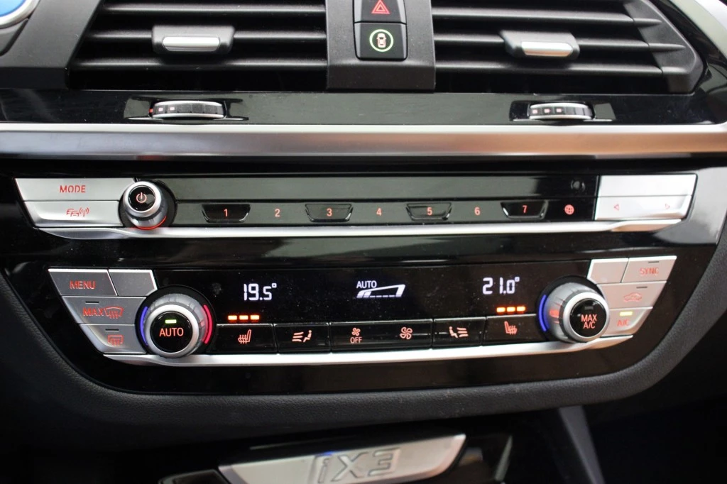 Hoofdafbeelding BMW iX3
