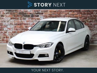 BMW 3 Serie Sedan 330i High Executive M Sport Pakket Automaat / M Sportremsysteem Geel / Harman-Kardon / Adaptief M Onderstel / Cruise Control / Leder / Parkeersensoren / Cruise Control / Stoelverwarming / Lichtpakket / Shadow Line / 18 Inch