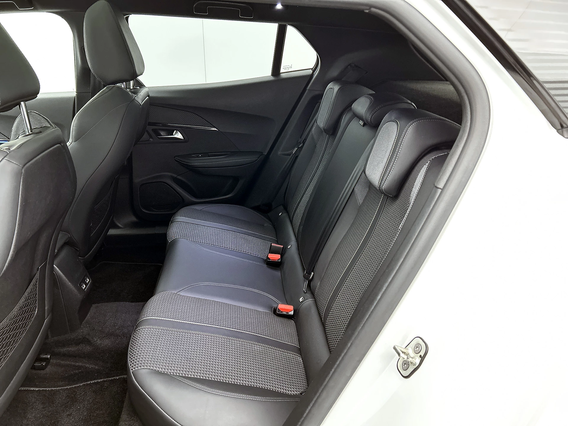 Hoofdafbeelding Peugeot e-2008