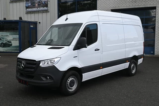 Hoofdafbeelding Mercedes-Benz eSprinter Mercedes-Benz eSprinter 320 L2H2 Pro 56kWh Winter pakket plus, DC laden 115kW