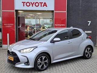 Toyota Yaris 1.5 Hybrid 115 First Edition PDC VOOR EN ACHTER STUUR EN STOELVERWARMING ADAPTIVE CRUISE CAMERA