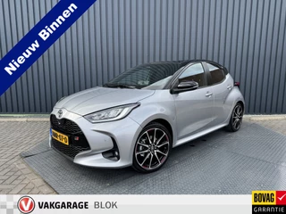 Hoofdafbeelding Toyota Yaris Toyota Yaris 1.5 Hybrid 130 GR Sport / Bi tone | 7.200 km | 1ste particuliere eigenaar | Rijklaar!!