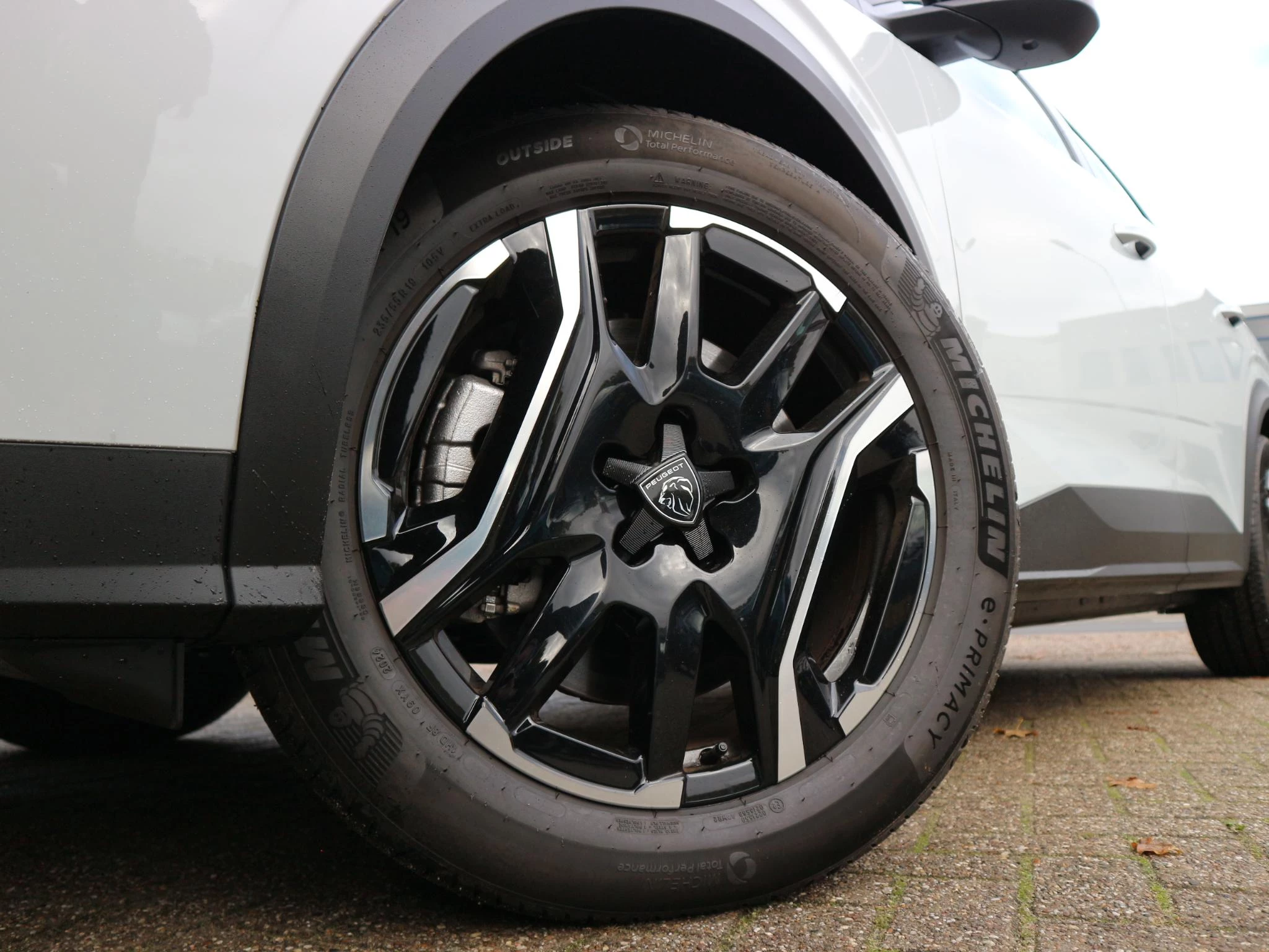 Hoofdafbeelding Peugeot e-3008