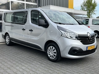 Hoofdafbeelding Renault Trafic Renault Trafic Passenger 1.6 dCi Grand Expression Energy BTW / BPM vrij marge Lengte 2 Airco Cruise control Navigatie PDC 1e eigenaar Combi Kombi Passenger Groepsvervoer Taxi Personenbus