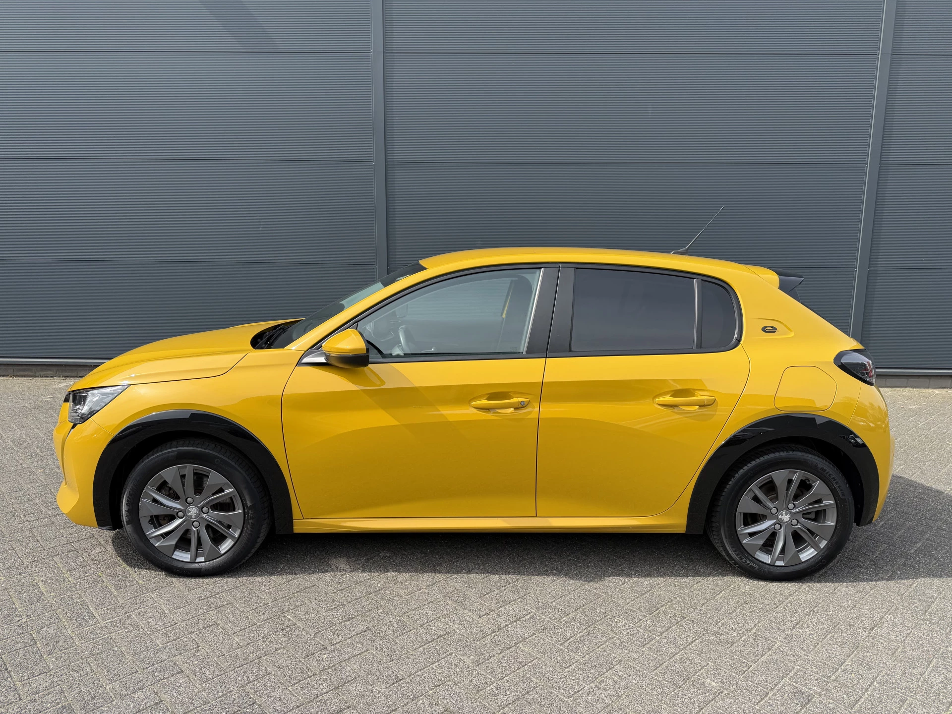 Hoofdafbeelding Peugeot e-208