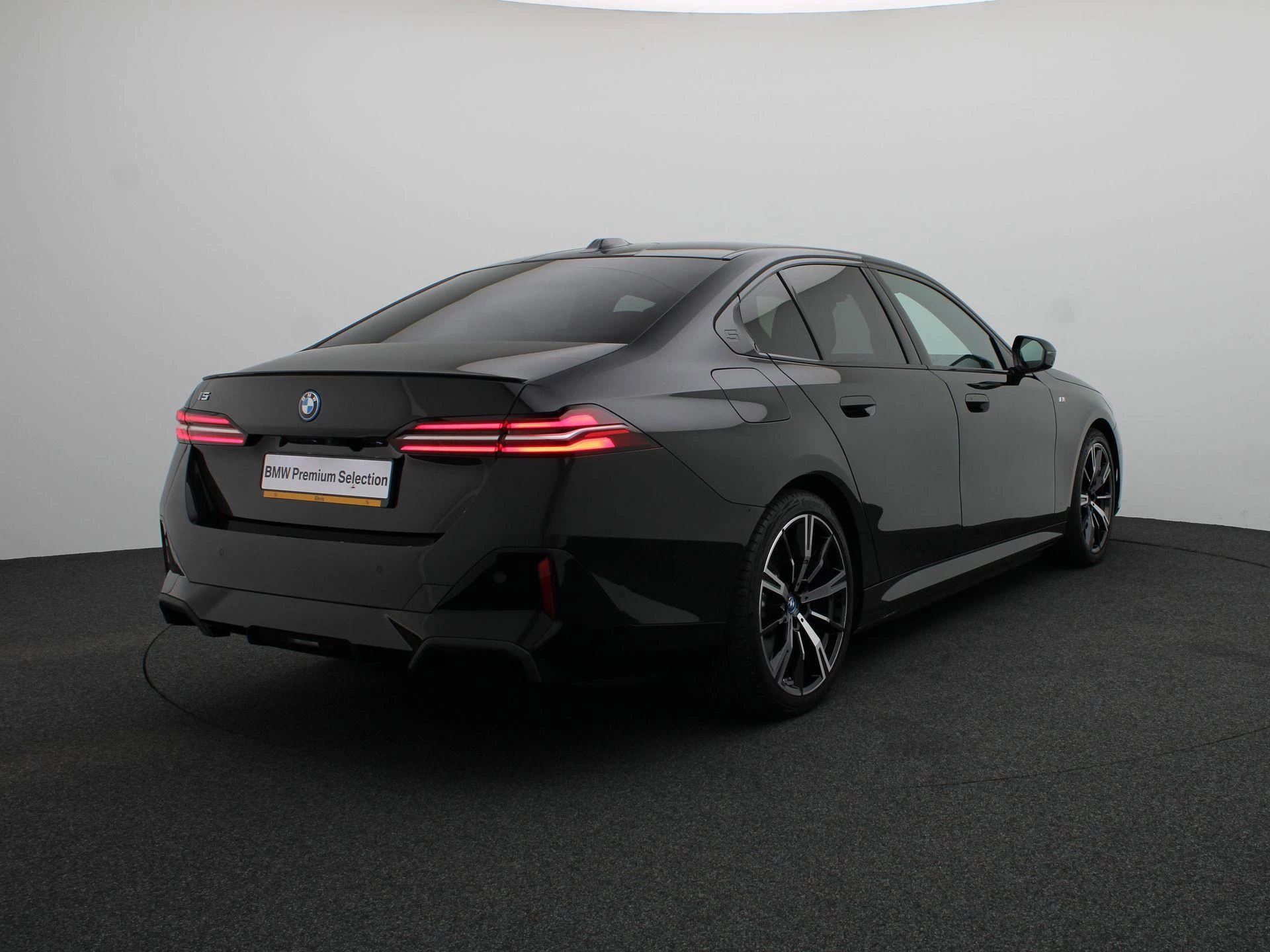 Hoofdafbeelding BMW i5