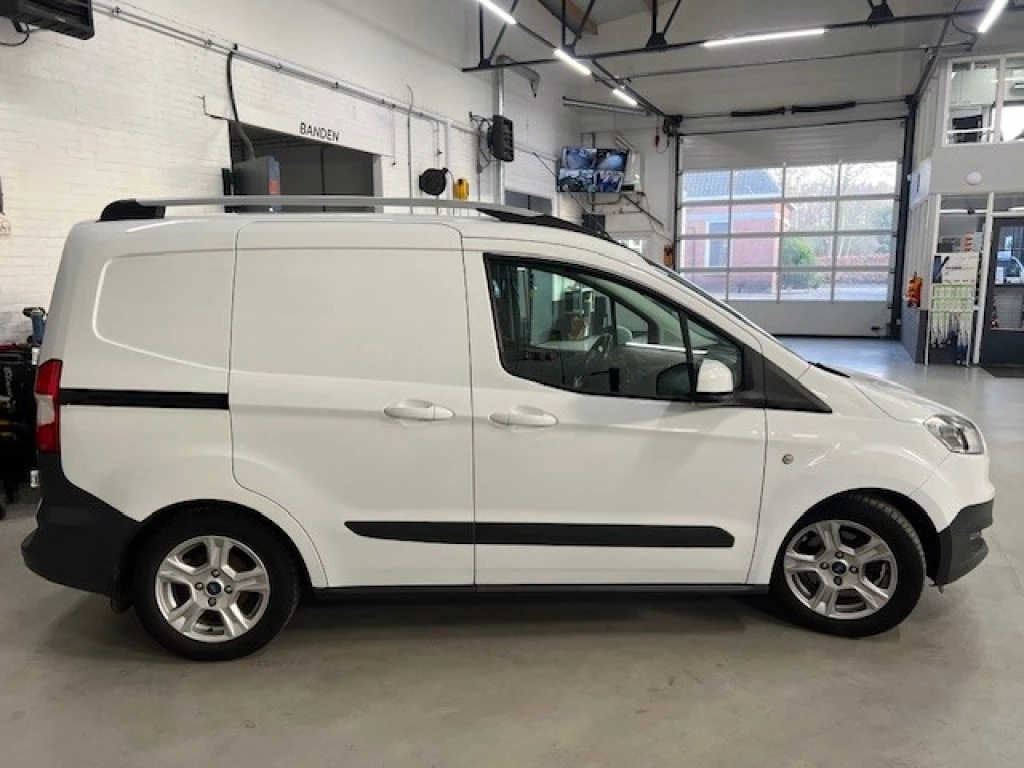 Hoofdafbeelding Ford Transit Courier