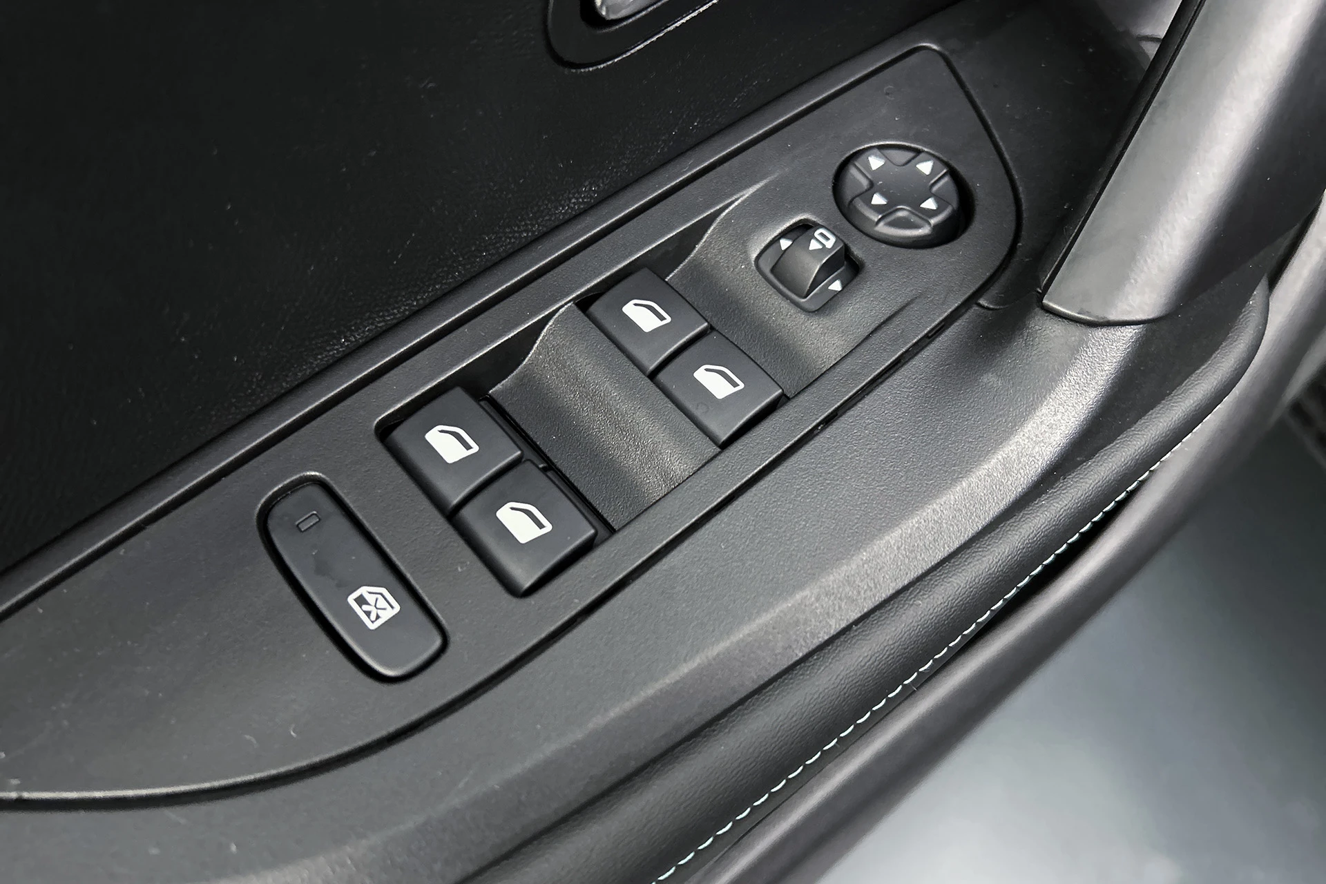 Hoofdafbeelding Peugeot e-2008