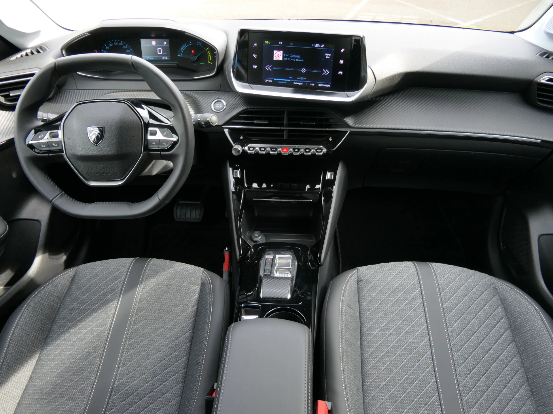 Hoofdafbeelding Peugeot e-208