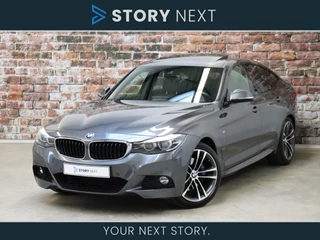BMW 3 Serie Gran Turismo 320i High Executive M Sport Pakket Automaat / Trekhaak / Panoramadak / Head-Up Display / DAB / Cruise Control / Leder /  Navigatie Professional / Achteruitrijcamera / LED / Hifi / Stoelverwarming / 19 Inch / M Sportremsysteem / Shadow Line / Extra Getint Glas