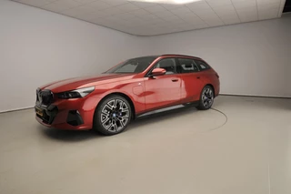 Hoofdafbeelding BMW 5 Serie BMW 5 Serie Touring 530e | M-Sportpakket | LED | HUD | Active cruise | Panoramadak | Keyles go | DAB | Harman-kardon sound | Alu 20 inch