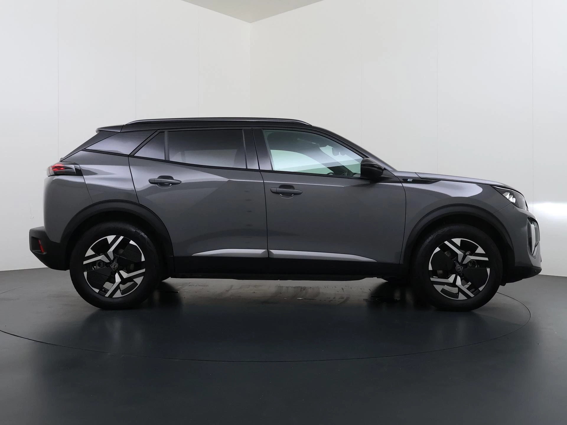 Hoofdafbeelding Peugeot e-2008