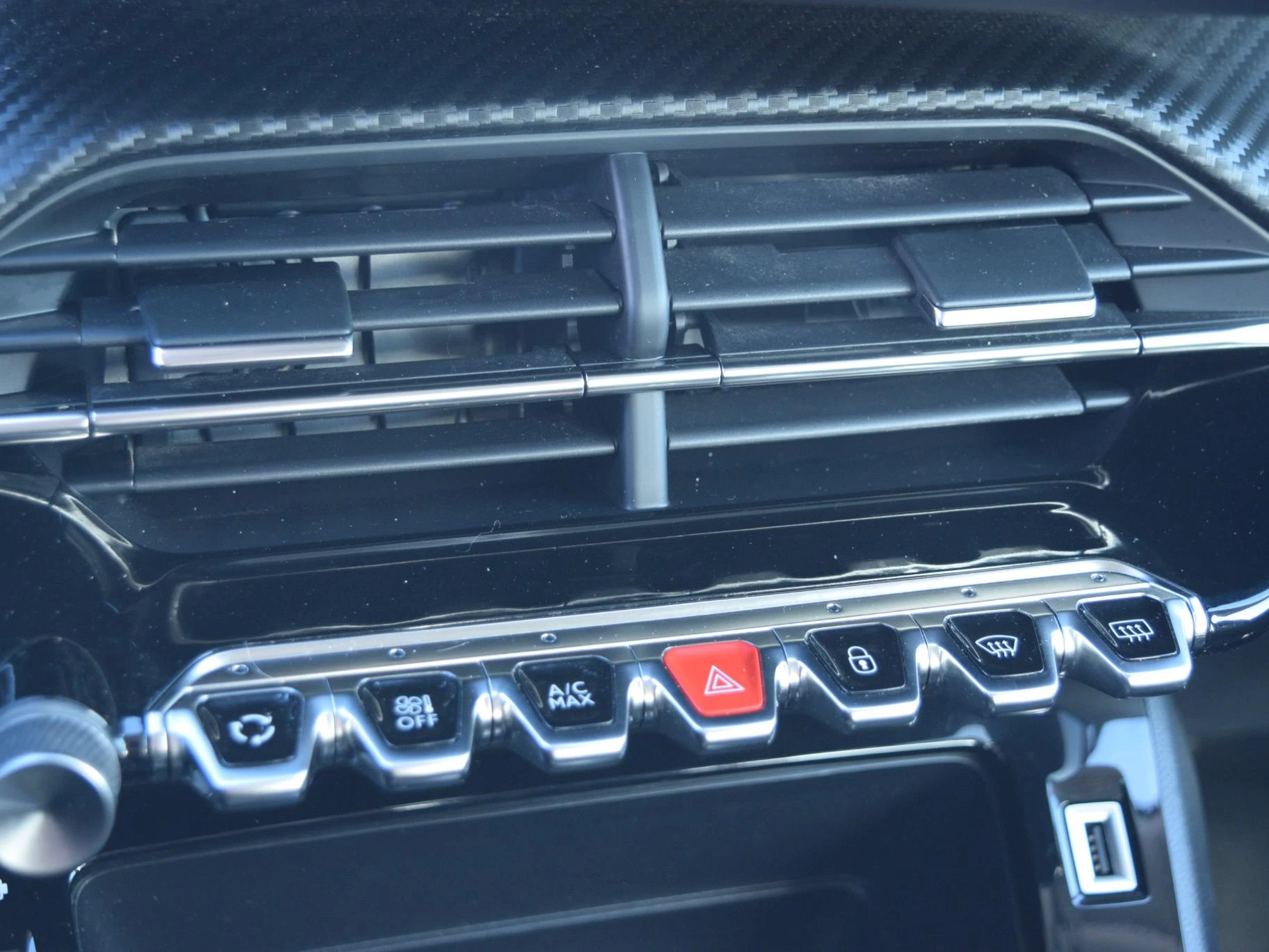 Hoofdafbeelding Peugeot e-2008