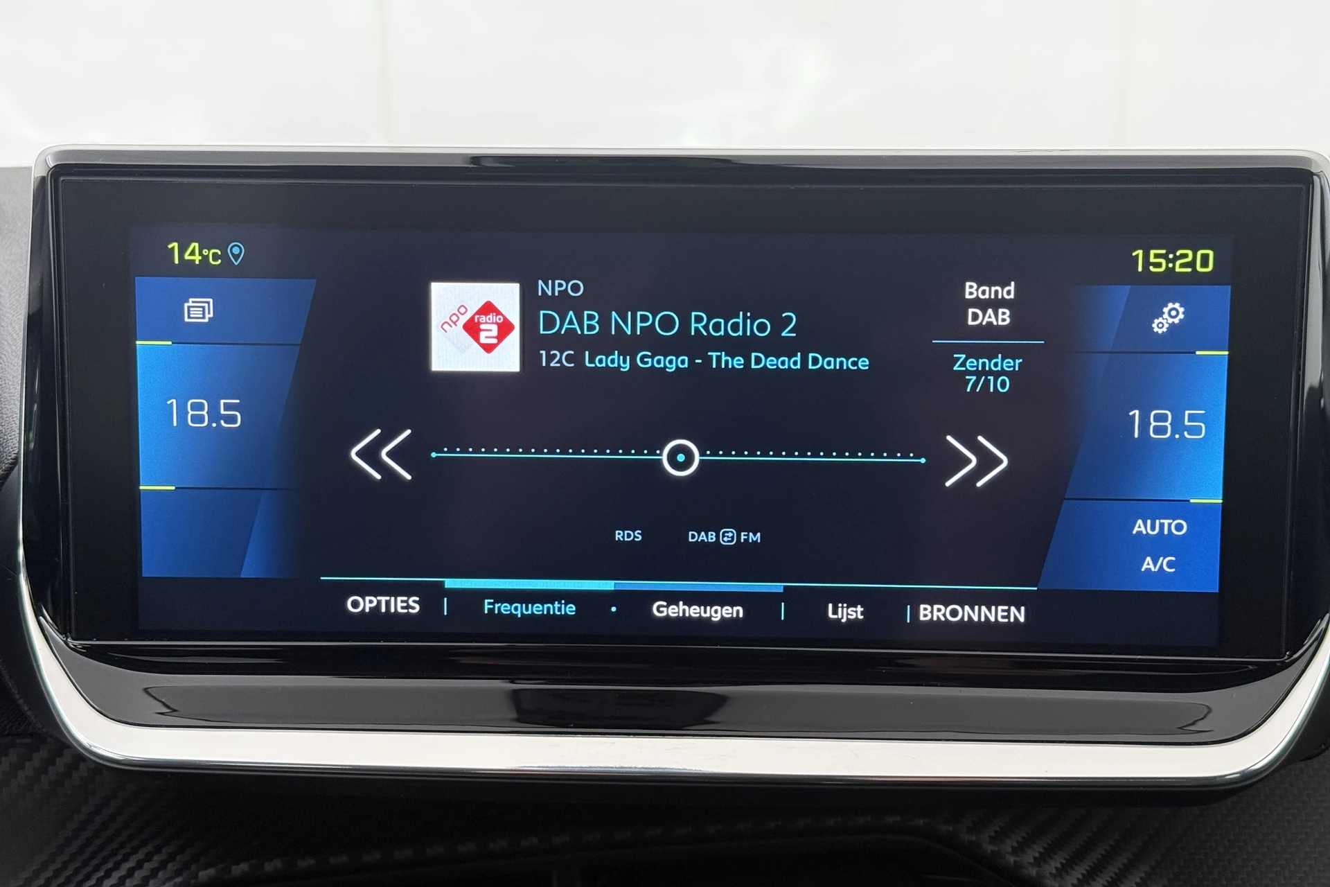 Hoofdafbeelding Peugeot e-208