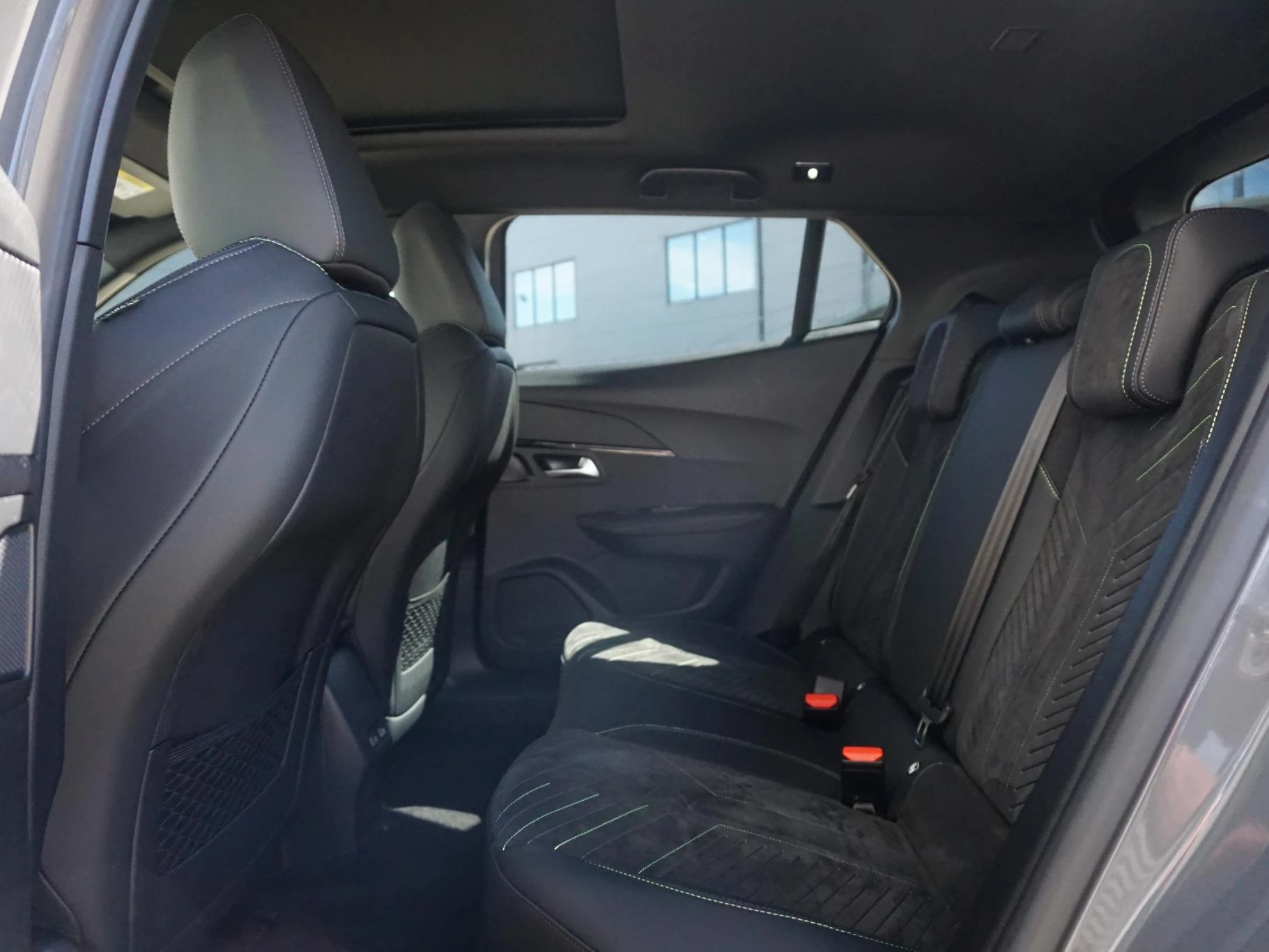 Hoofdafbeelding Peugeot e-2008