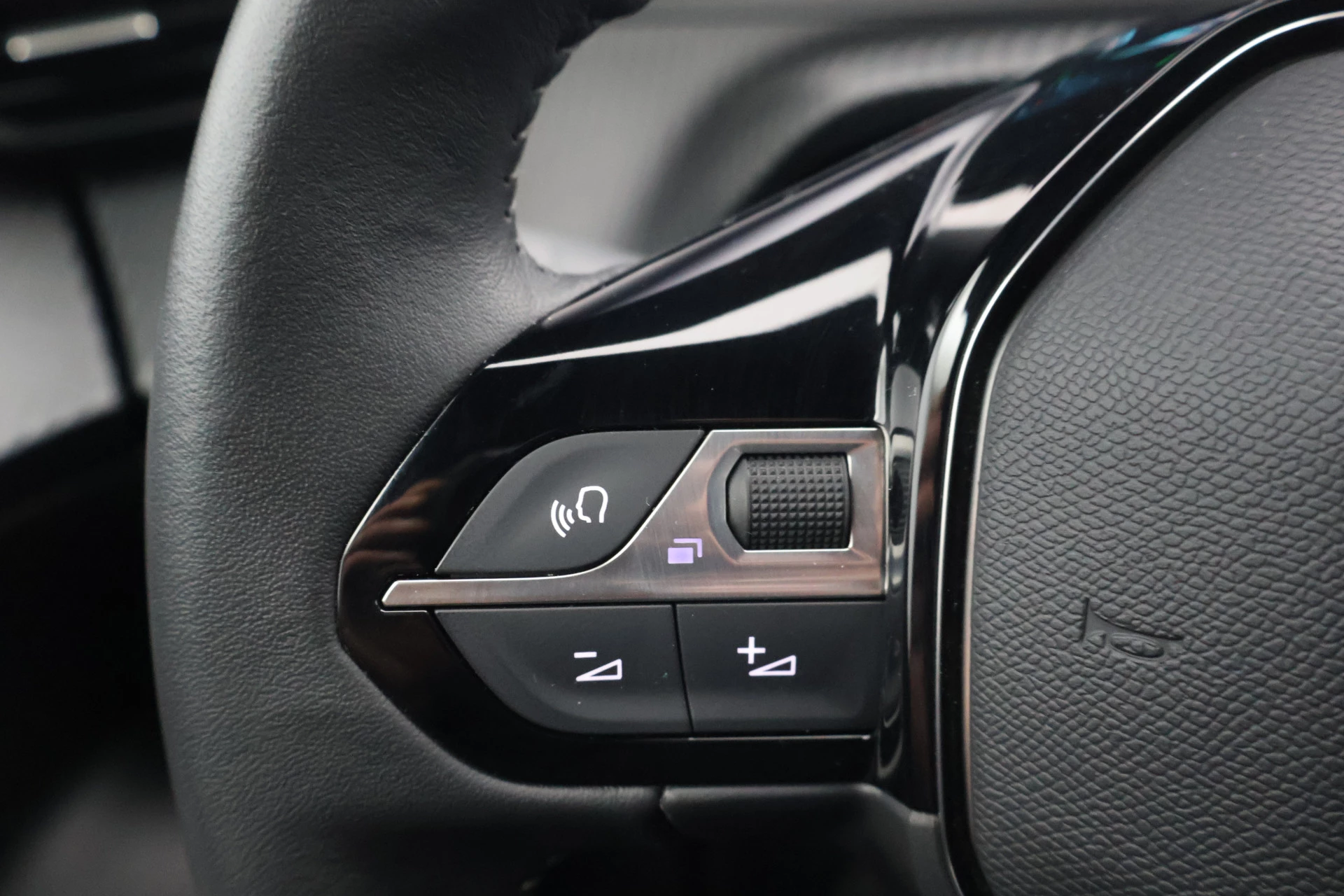 Hoofdafbeelding Peugeot e-2008