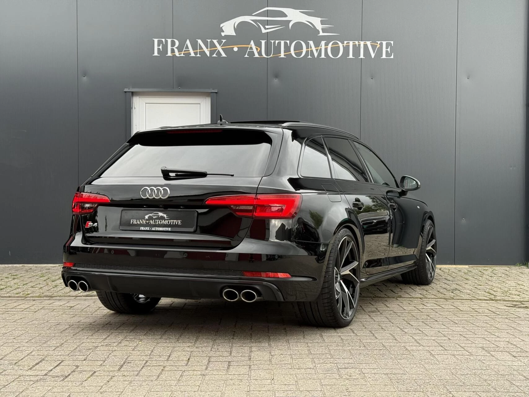 Hoofdafbeelding Audi S4