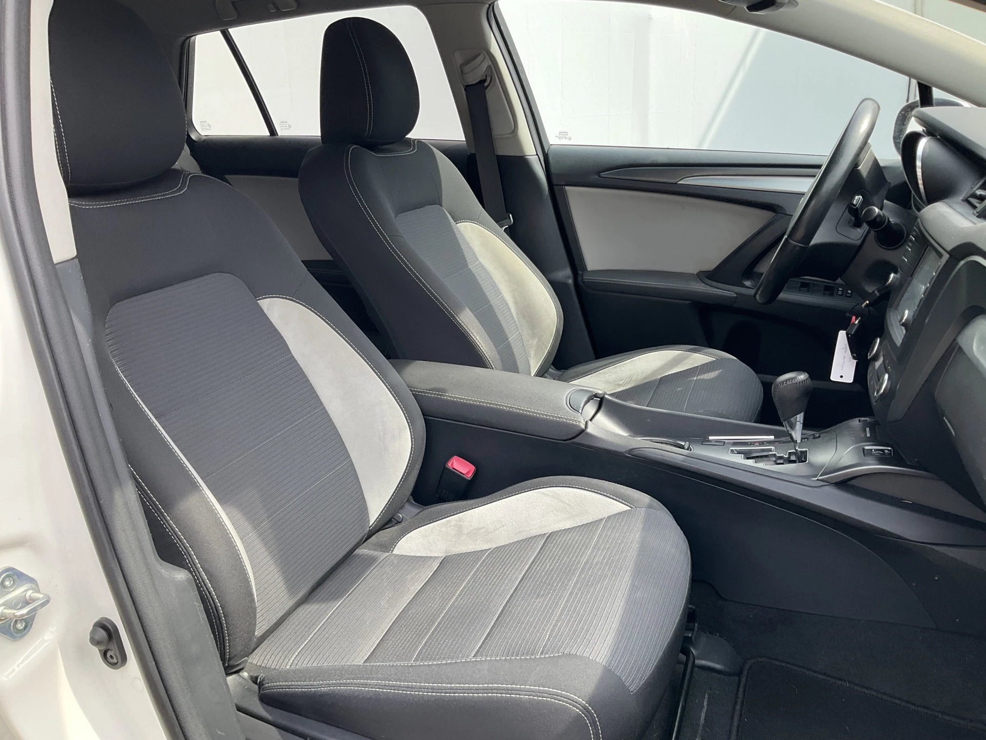 Hoofdafbeelding Toyota Avensis