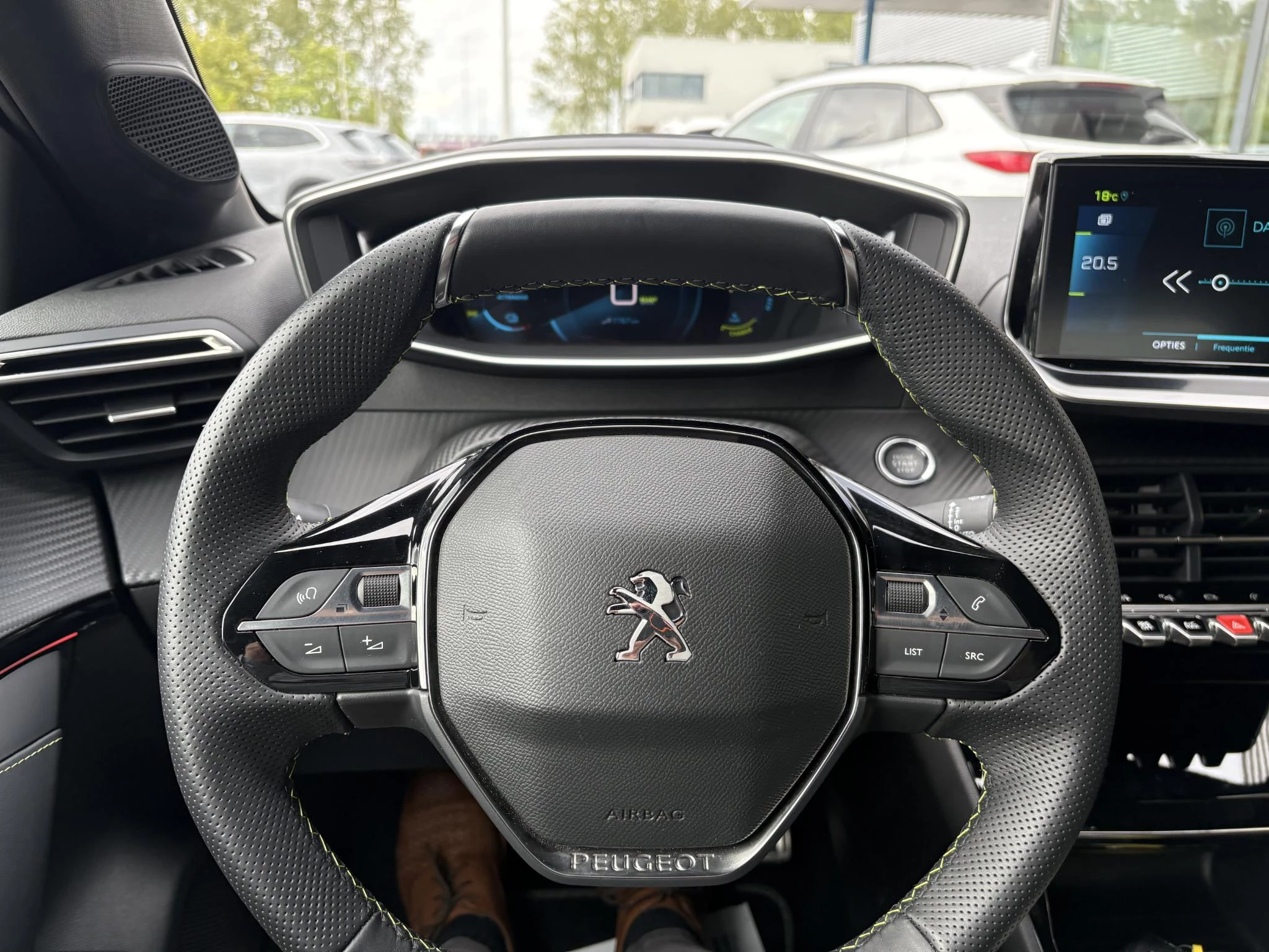 Hoofdafbeelding Peugeot e-208