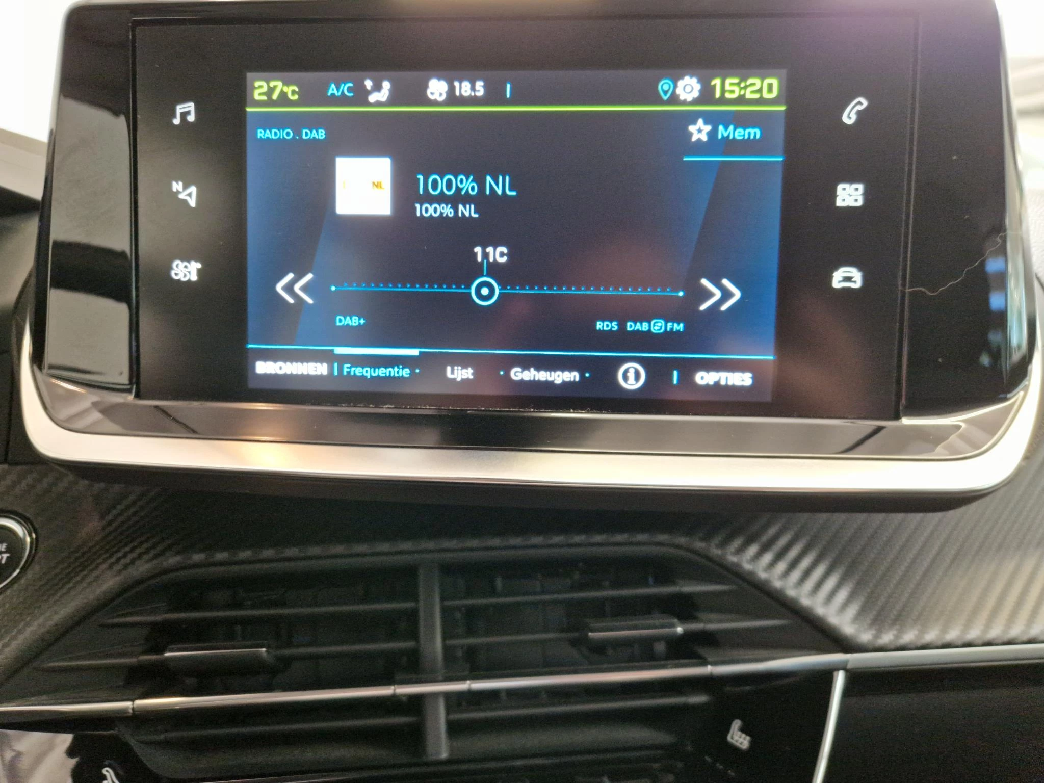 Hoofdafbeelding Peugeot e-2008