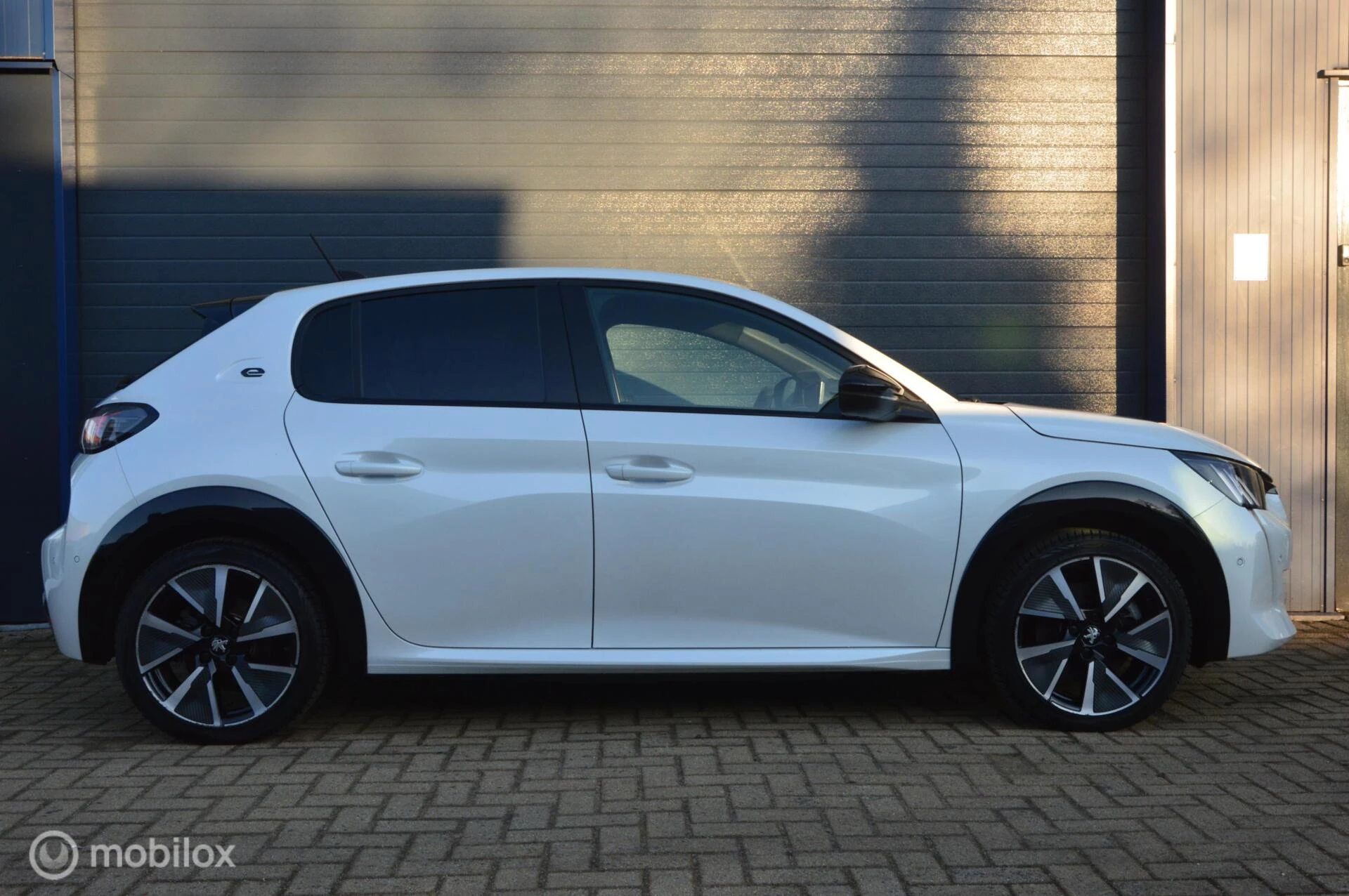 Hoofdafbeelding Peugeot e-208