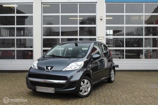Peugeot 107 1.0-12V XS Facelift 5-DEURS AIRCONDITIONING CENTRALE VERGRENDELING ELEKTRISCHE RAMEN STUURBEKRACHTIGING TOERENTELLER RADIO/CD/AUX 12.VOLT-AANSL. ISOFIX MÉTALLIC-/PARELMOERLAK '14' LM-SPORTVELGEN *SUBLIEME STAAT* NAP! APK T/M 01-04-2026