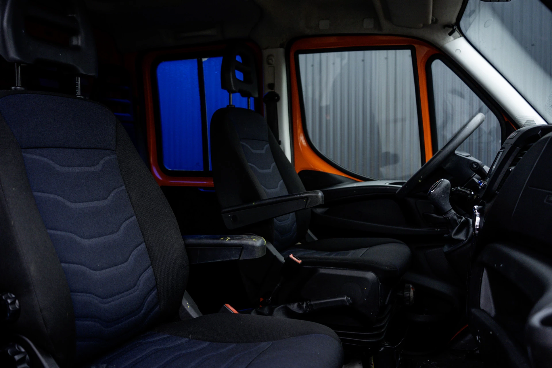 Hoofdafbeelding Iveco 50C18 3.0L | Bakwagen met laadklep | Climatic | Cruise | 180PK | 3.5T Trekgewicht | 2520KG Laadvermogen