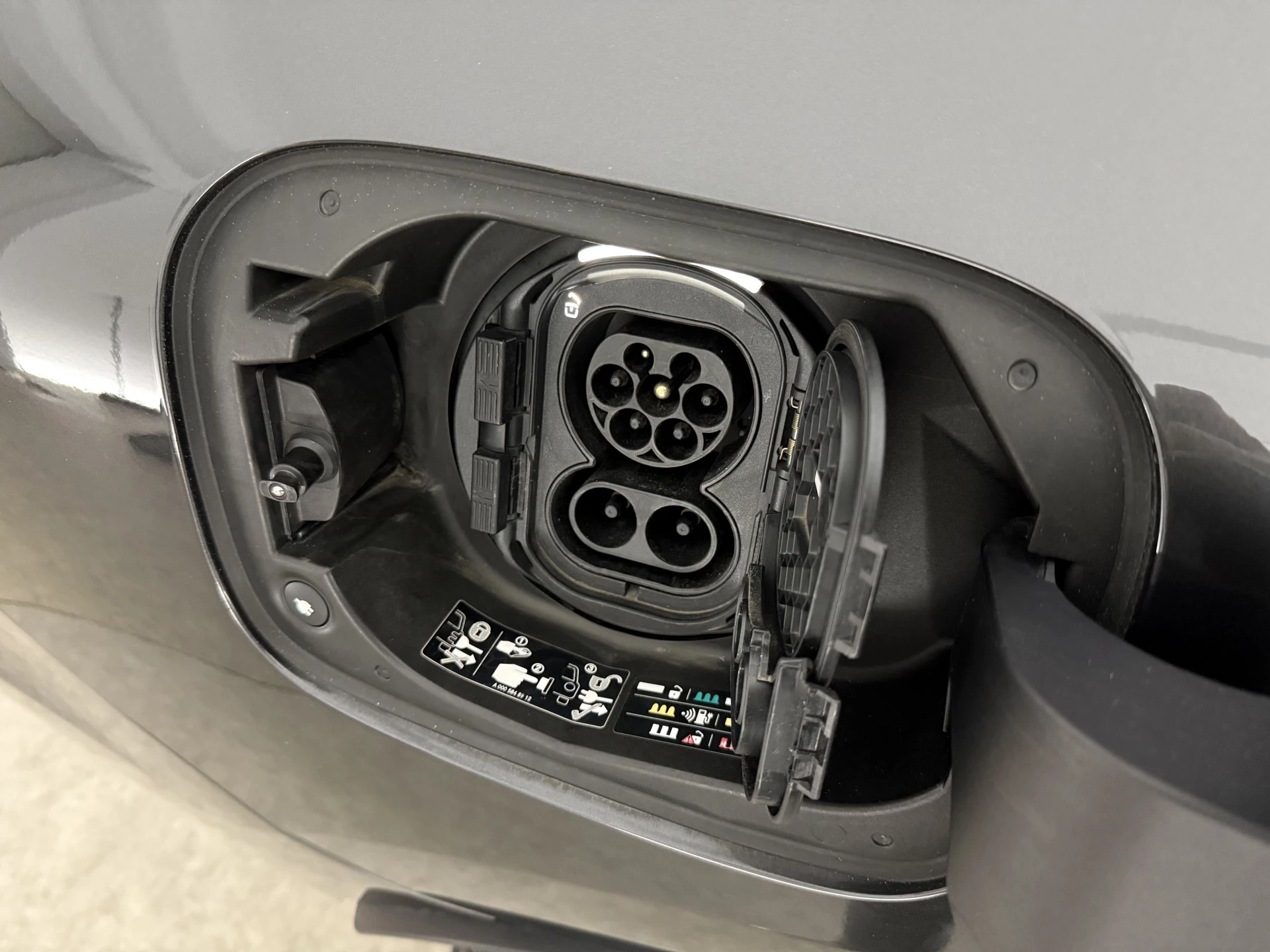 Hoofdafbeelding Mercedes-Benz EQC