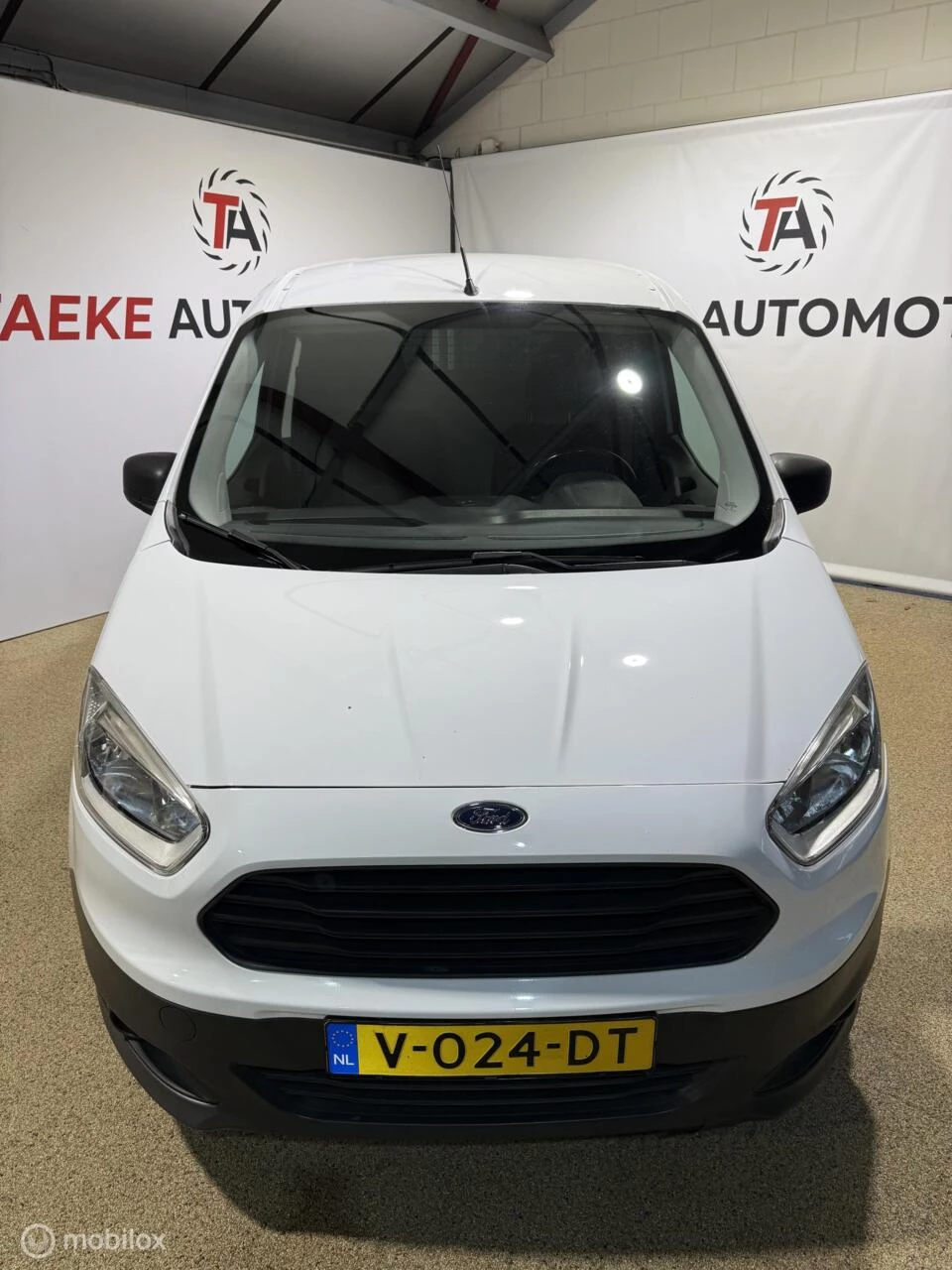 Hoofdafbeelding Ford Transit Courier